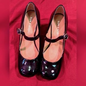 Sun stone Mary Janes, size 6M, black patent